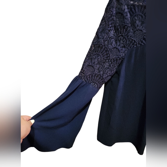 Octavia Maternity Bell Sleeve Blouse - Picture 3 of 5